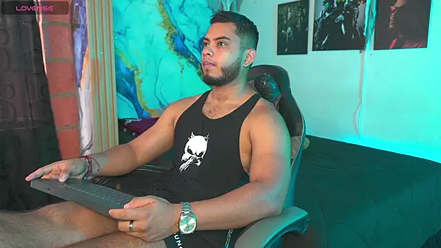 Tiler wolker online show from November 2025 03:50:02 PM