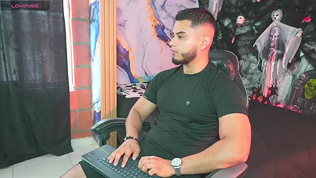 Snapshot of Tiler_wolker chatting on October 2025 04:40:01 PM Tiler wolker online show from October 2025 04:40:01 PM