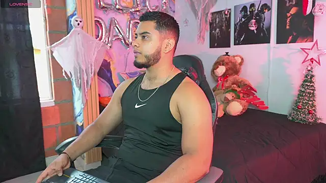 Tiler wolker online show from December 2025 08:25:01 PM