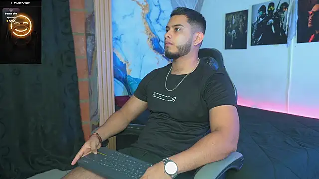 Tiler wolker online show from November 2025 02:45:02 AM