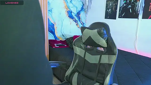 Tiler wolker online show from November 2025 08:35:02 PM