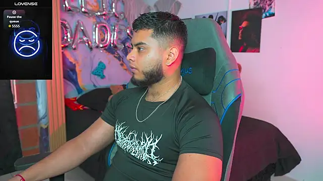 Tiler wolker online show from April 2026 07:09:01 PM