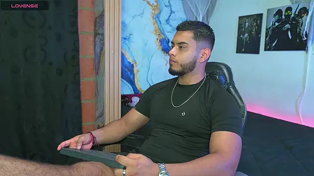 Tiler wolker online show from November 2025 11:30:01 PM