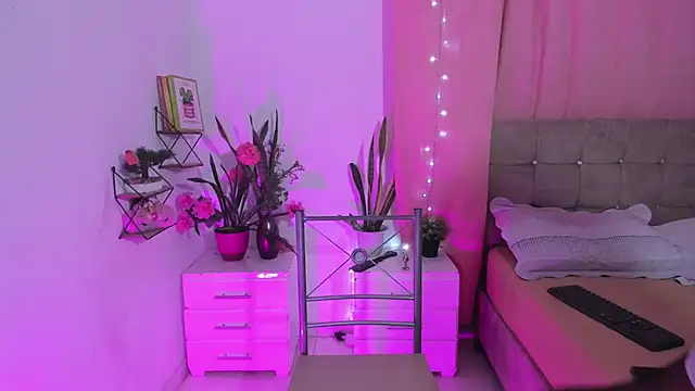 Snapshot of nahomi28_ chatting on November 2025 06:40:02 PM nahomi28 online show from November 2025 06:40:02 PM