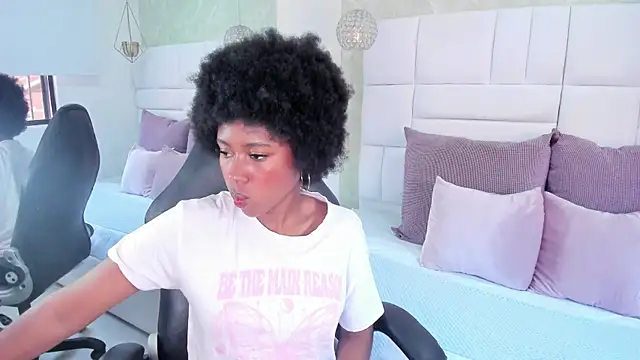 violeta ruizz online show from November 2025 05:38:02 PM