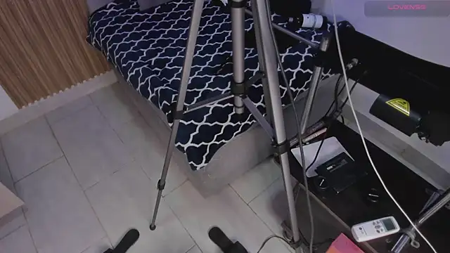 NhoanBrunette online show from November 2025 12:42:02 PM