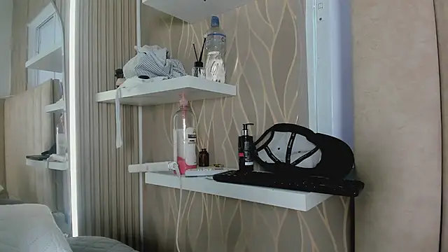 NhoanBrunette online show from July 2026 07:43:01 PM