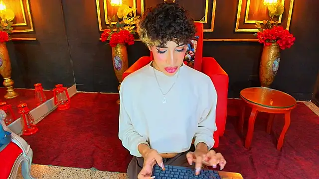 Snapshot of Nayla_Monroee chatting on December 2025 07:29:01 PM Nayla Monroee online show from December 2025 07:29:01 PM