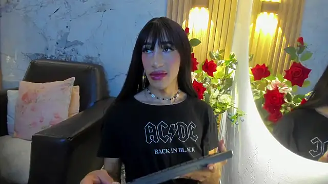 Nayla Monroee online show from November 2025 01:04:01 PM