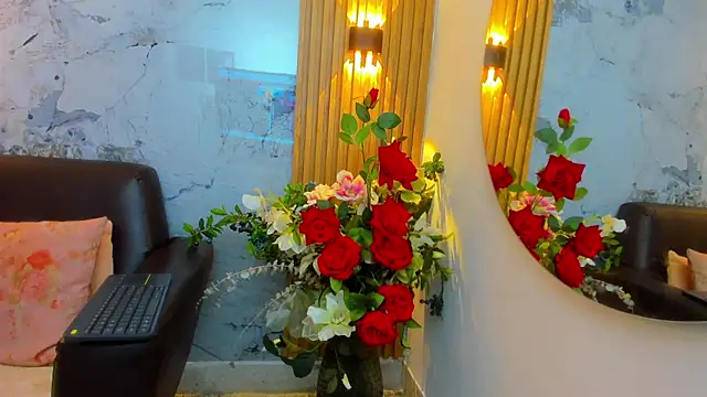 Nayla Monroee online show from November 2025 08:23:01 PM