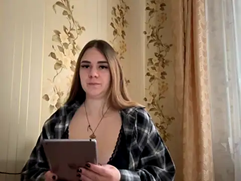 Hanna 777 online show from November 2025 07:42:01 AM