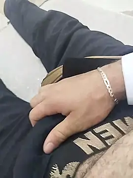 Jervaz online show from December 2025 04:24:01 AM