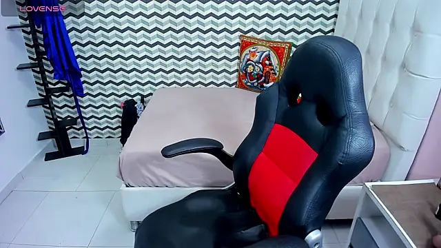 ZALLYWESTER online show from November 2025 07:25:01 PM