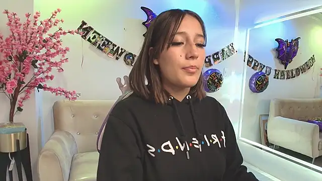 Snapshot of Lili_scott chatting on October 2025 03:27:01 AM Lili scott online show from October 2025 03:27:01 AM