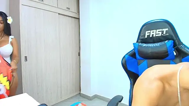 sophia and alex online show from November 2025 02:00:02 PM