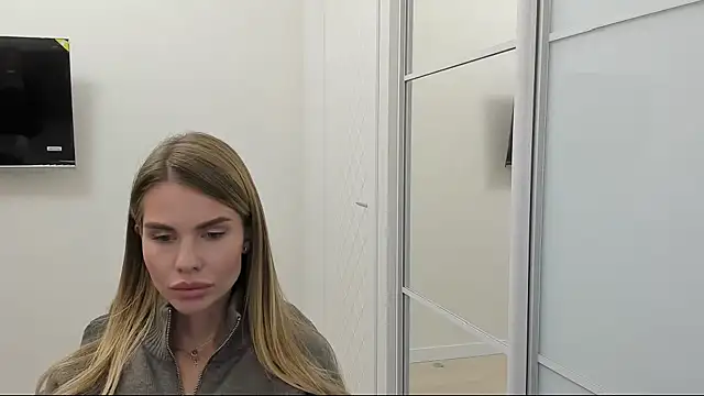 Snapshot of LinaBey chatting on October 2025 03:20:01 PM LinaBey online show from October 2025 03:20:01 PM