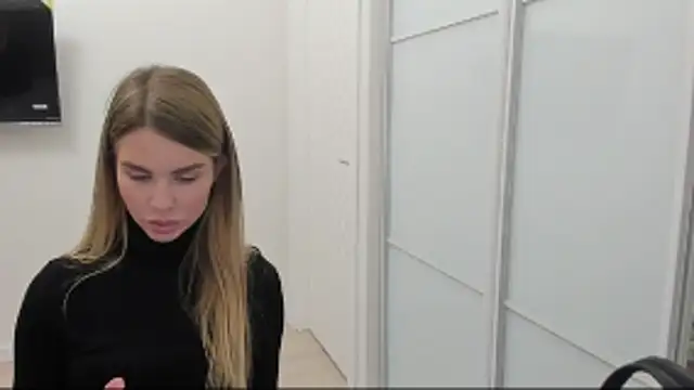 Snapshot of LinaBey chatting on November 2025 12:20:01 PM LinaBey online show from November 2025 12:20:01 PM