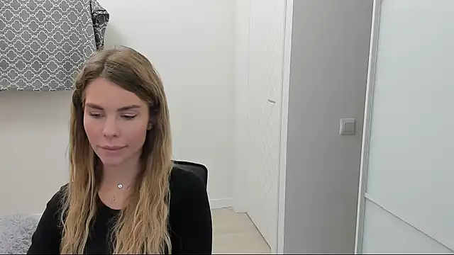 Snapshot of LinaBey chatting on November 2025 08:40:01 AM LinaBey online show from November 2025 08:40:01 AM