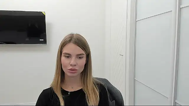 LinaBey online show from October 2025 01:23:01 PM