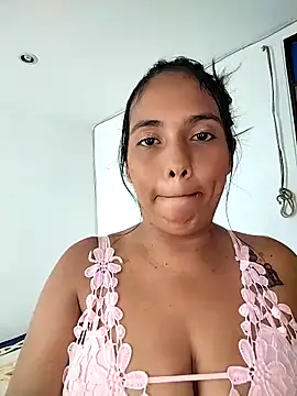 LizethEW online show from November 2025 12:32:01 PM