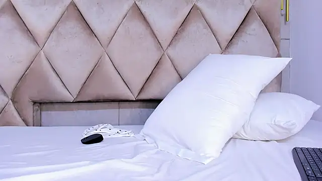 violett rabbit  online show from June 2026 12:32:02 AM