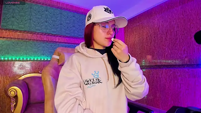 Snapshot of Ale_sweety_ chatting on December 2025 12:37:01 PM Ale sweety online show from December 2025 12:37:01 PM