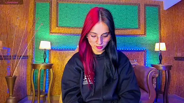 Snapshot of Ale_sweety_ chatting on December 2025 12:33:02 PM Ale sweety online show from December 2025 12:33:02 PM