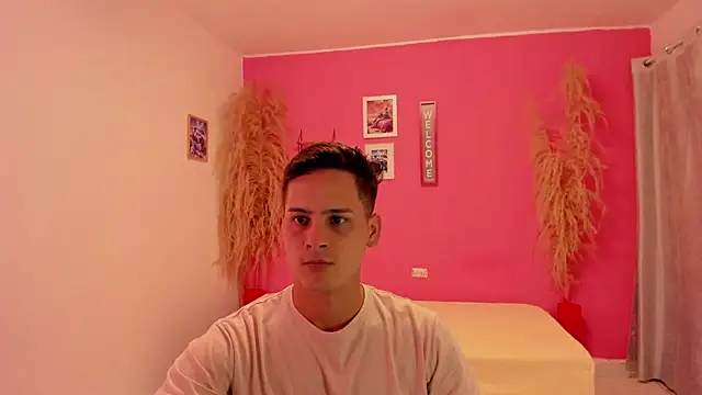 elmasmas01 online show from November 2025 10:13:01 PM