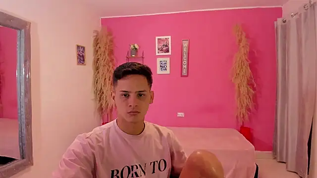 elmasmas01 online show from December 2025 02:33:01 PM