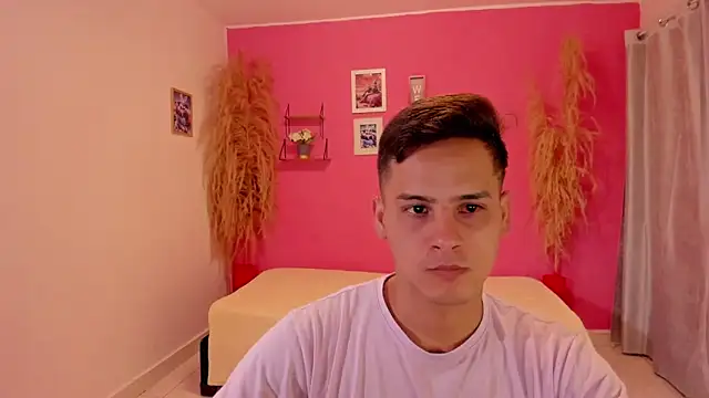 elmasmas01 online show from November 2025 04:43:02 PM