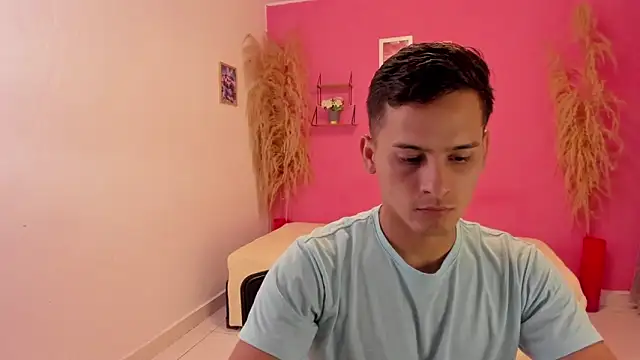 elmasmas01 online show from November 2025 11:52:02 PM