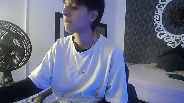 Ghost  Girl  online show from November 2025 01:32:02 AM