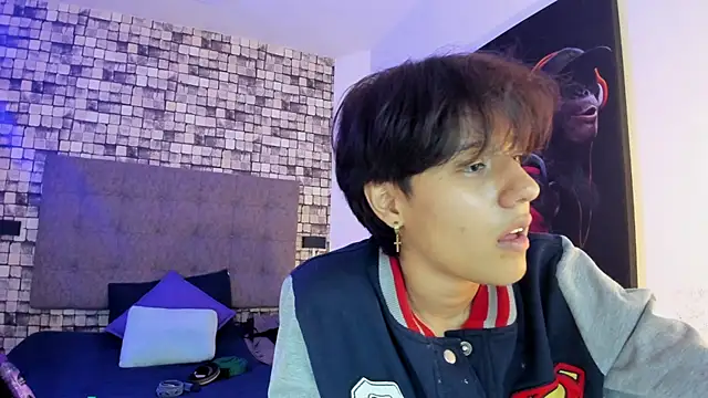 Ghost  Girl  online show from November 2025 10:35:01 PM