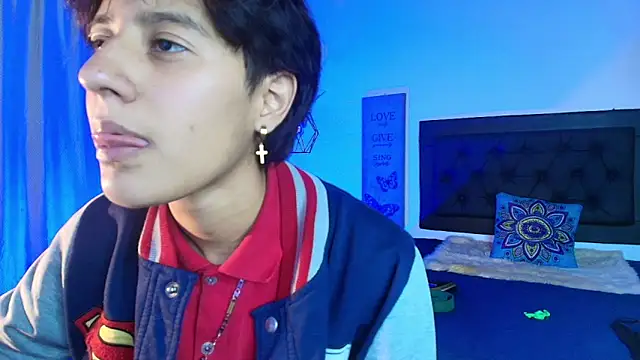 Ghost  Girl  online show from November 2025 01:44:02 AM