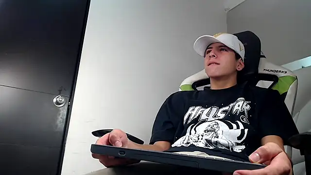 Cash G  online show from November 2025 08:30:01 PM