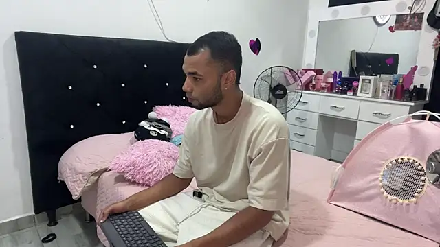 Hot2gether69 online show from February 2026 01:25:02 AM