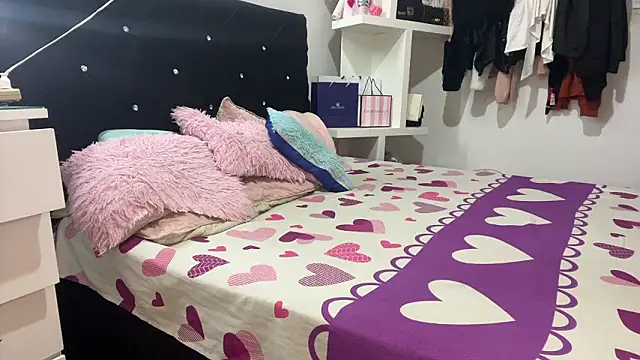 Hot2gether69 online show from March 2026 01:00:01 AM