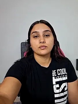 Mia fox29 online show from November 2025 12:31:01 PM