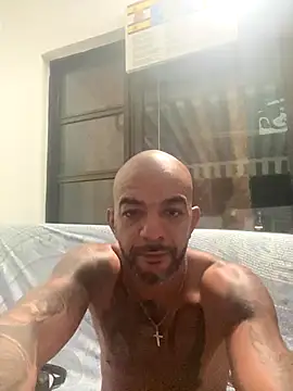 Snapshot of latino2211 chatting on October 2025 11:27:02 PM latino2211 online show from October 2025 11:27:02 PM