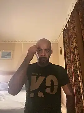 Snapshot of latino2211 chatting on October 2025 06:51:01 PM latino2211 online show from October 2025 06:51:01 PM