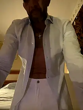 Snapshot of latino2211 chatting on November 2025 10:57:02 PM latino2211 online show from November 2025 10:57:02 PM