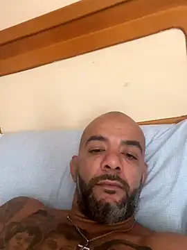 Snapshot of latino2211 chatting on October 2025 12:26:02 PM latino2211 online show from October 2025 12:26:02 PM