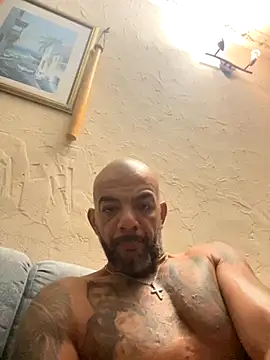 Snapshot of latino2211 chatting on October 2025 02:21:02 AM latino2211 online show from October 2025 02:21:02 AM