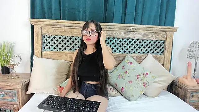 Cassandra Armani online show from March 2026 03:27:01 AM