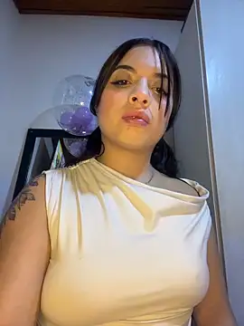 Im Saraaaa online show from February 2026 05:18:01 AM