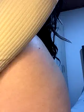 Im Saraaaa online show from November 2025 06:33:02 PM