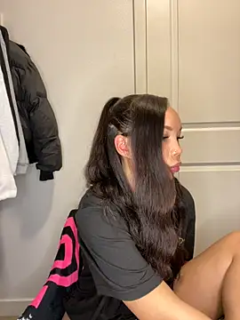 nikkiloveee online show from December 2025 05:52:02 AM