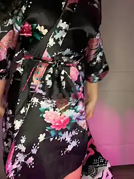 nikkiloveee online show from December 2025 07:13:02 AM