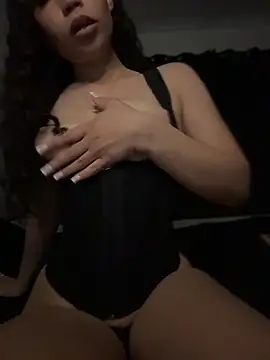 nikkiloveee online show from May 2026 02:05:02 AM
