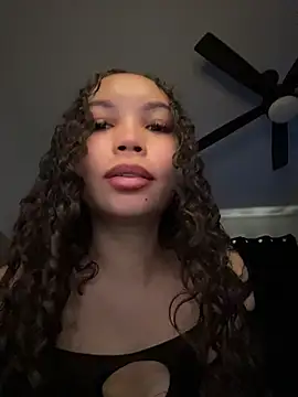 Snapshot of nikkiloveee chatting on July 2026 06:18:02 PM nikkiloveee online show from July 2026 06:18:02 PM